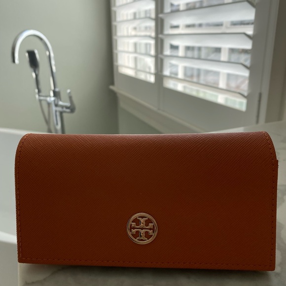 New Tory Burch sunglasses - Picture 3 of 7